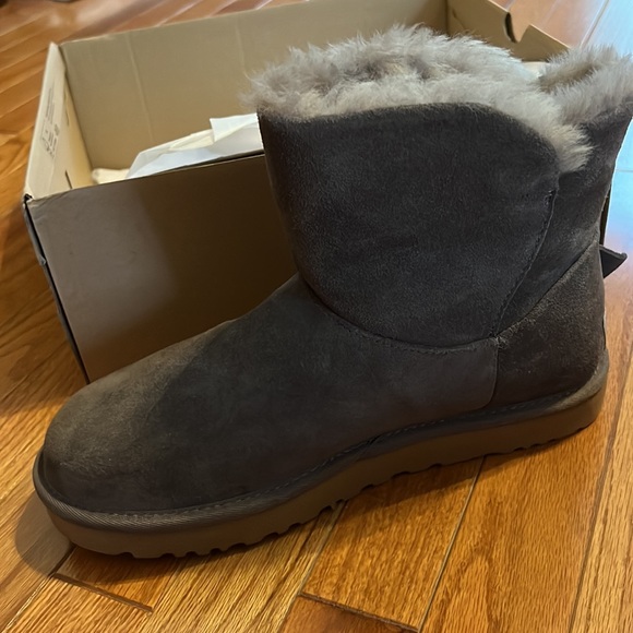 NEW UGG Boots Mini Bow Twist Gray Size 10 - Picture 6 of 10